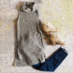 Marbled Sleeveless Knit Tunic with Side Slits